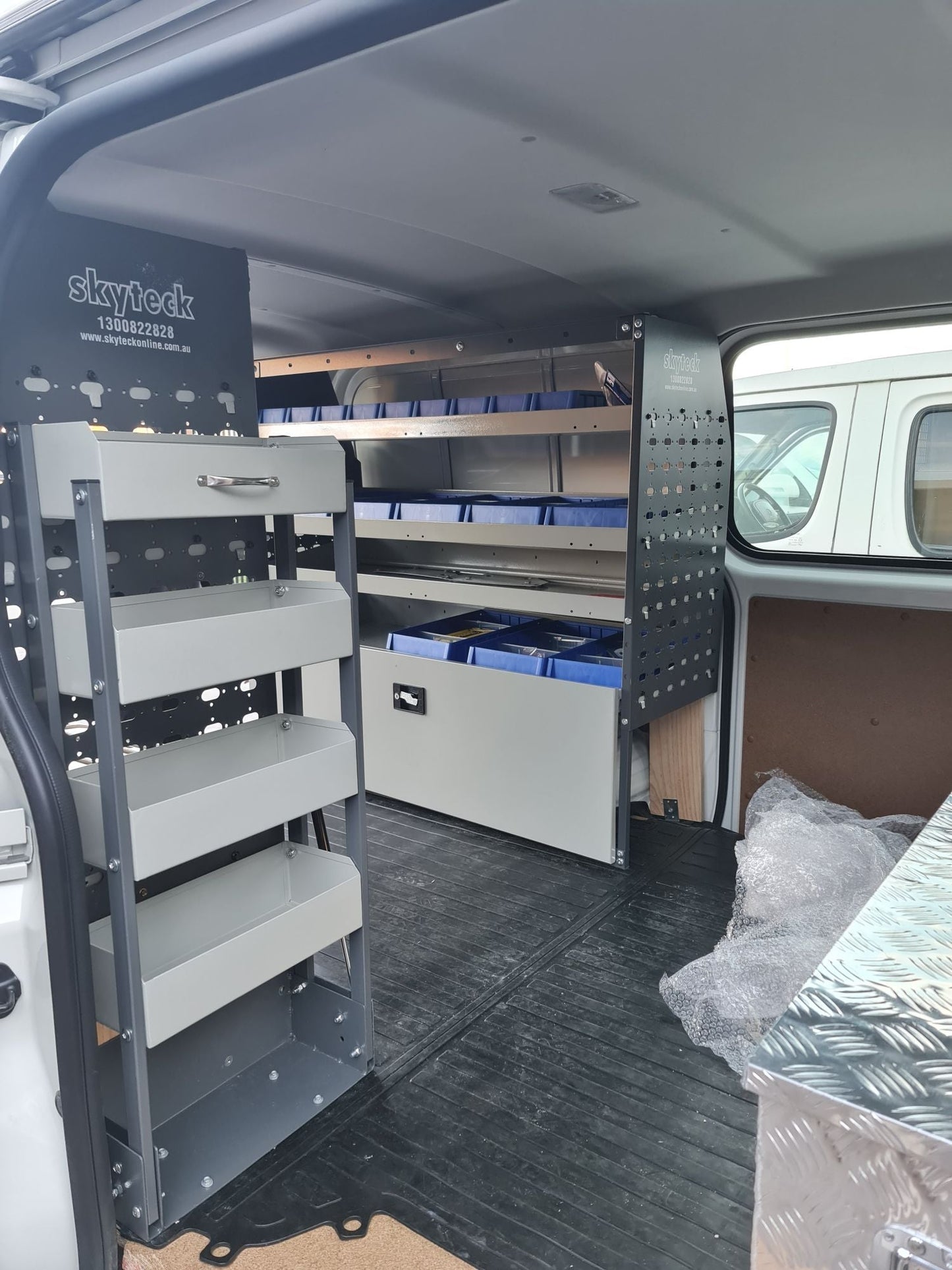 Van Shelving 4-Tier Rack with Narrow Storage Bins 85x43x122cm