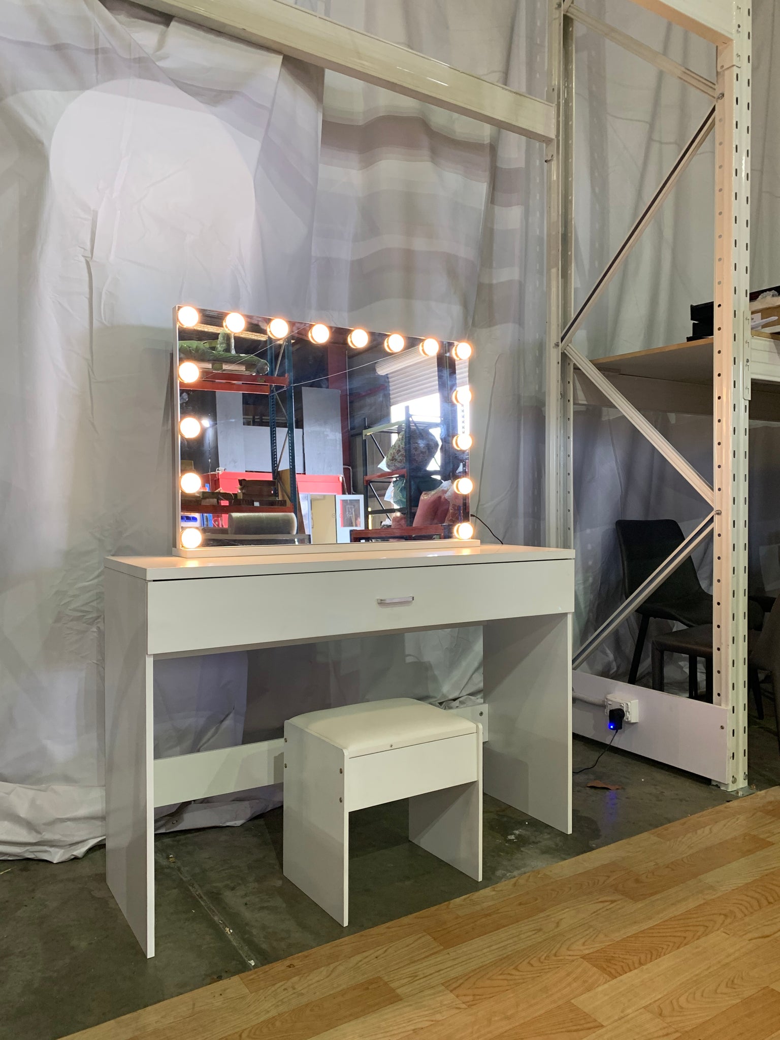 WHITE MAKE-UP DRESSER TABLE WITH LED MIRROR WITH DRAWER & PULL OUT CHAIR KL-DS02