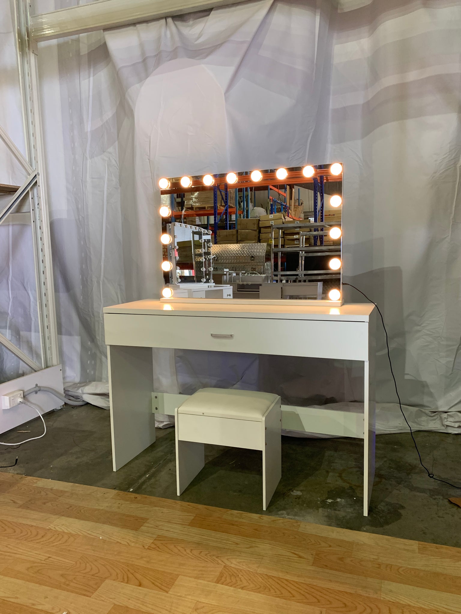 WHITE MAKE-UP DRESSER TABLE WITH LED MIRROR WITH DRAWER & PULL OUT CHAIR KL-DS02