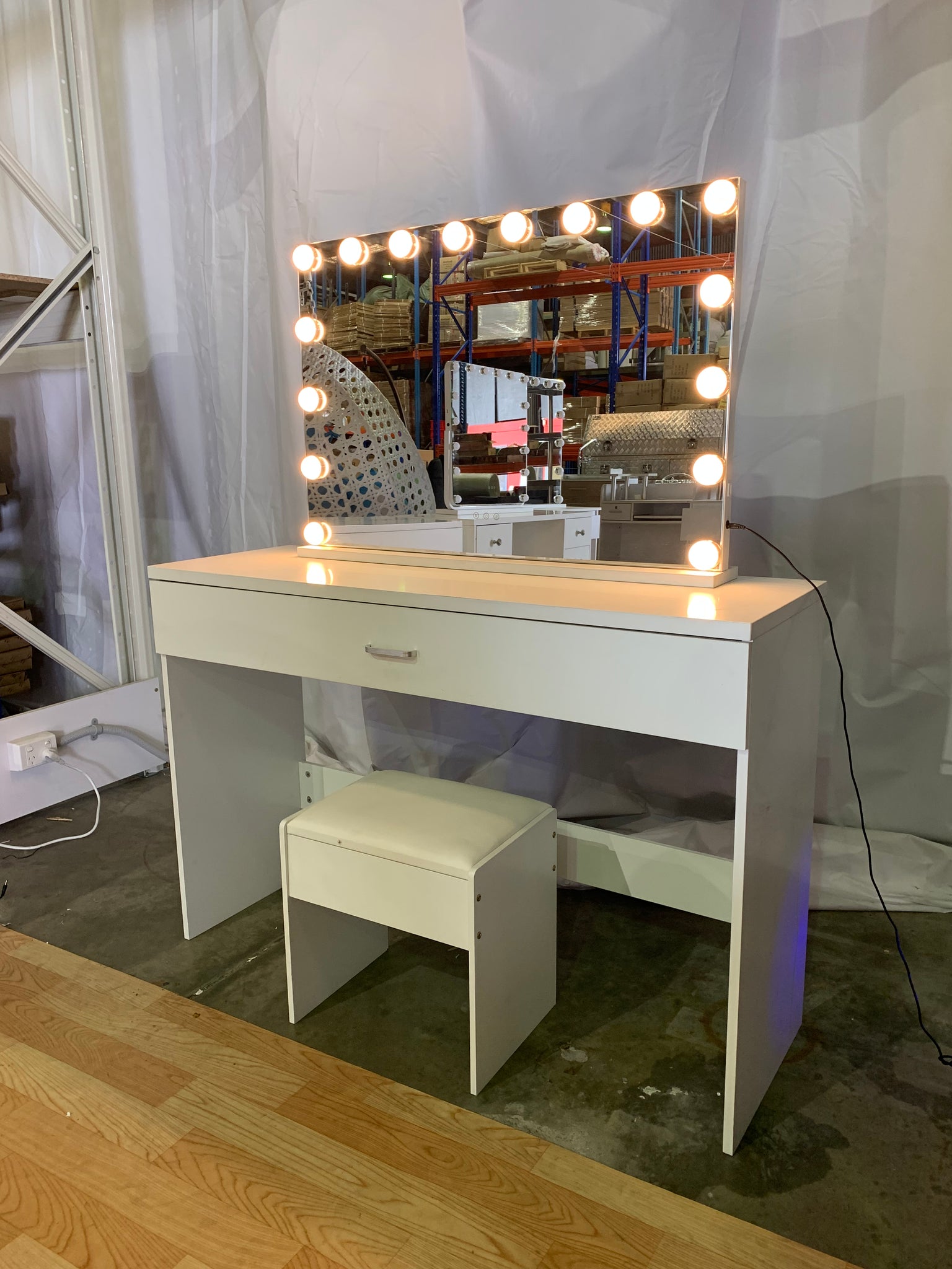 WHITE MAKE-UP DRESSER TABLE WITH LED MIRROR WITH DRAWER & PULL OUT CHAIR KL-DS02