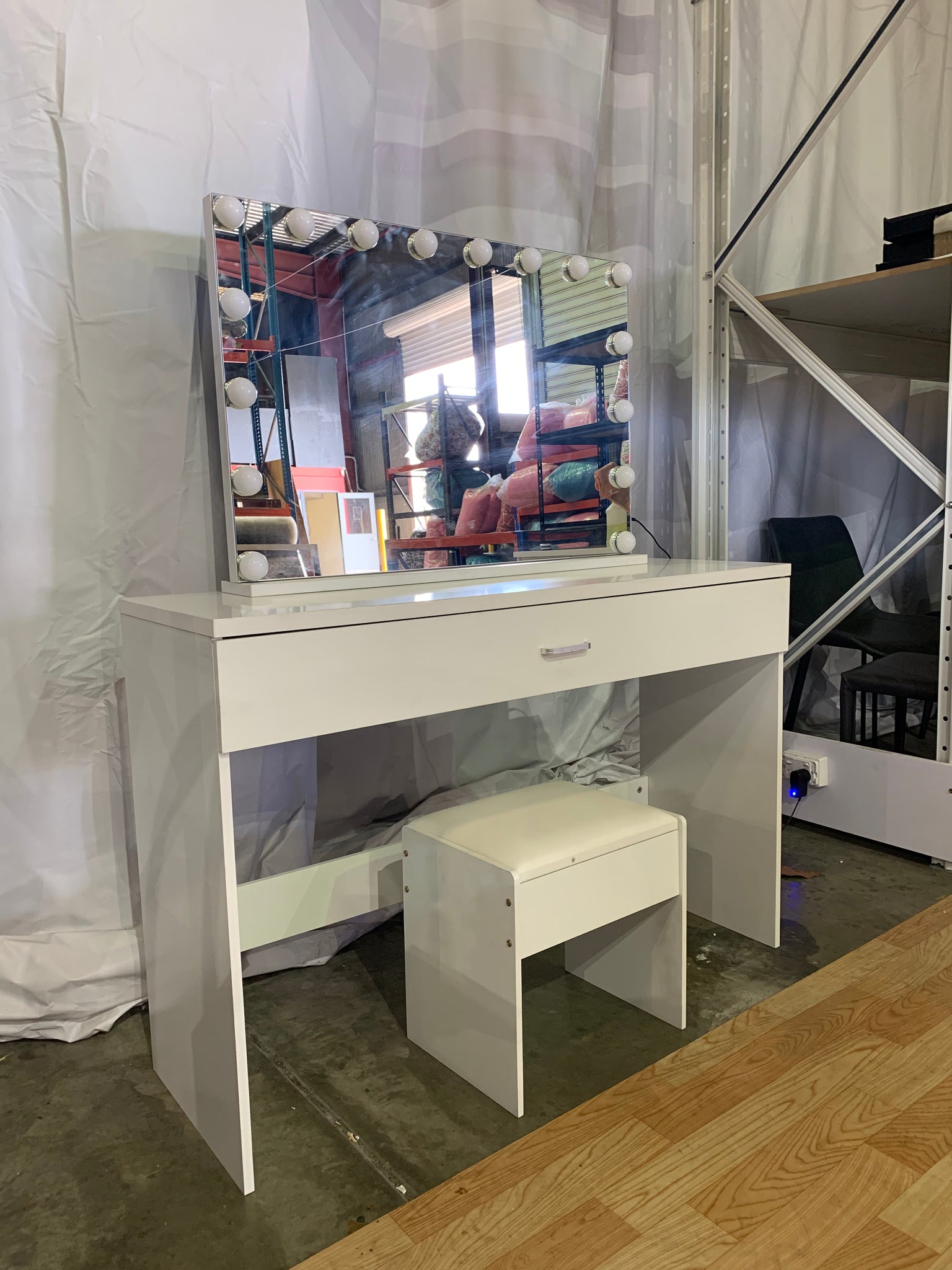 WHITE MAKE-UP DRESSER TABLE WITH LED MIRROR WITH DRAWER & PULL OUT CHAIR KL-DS02