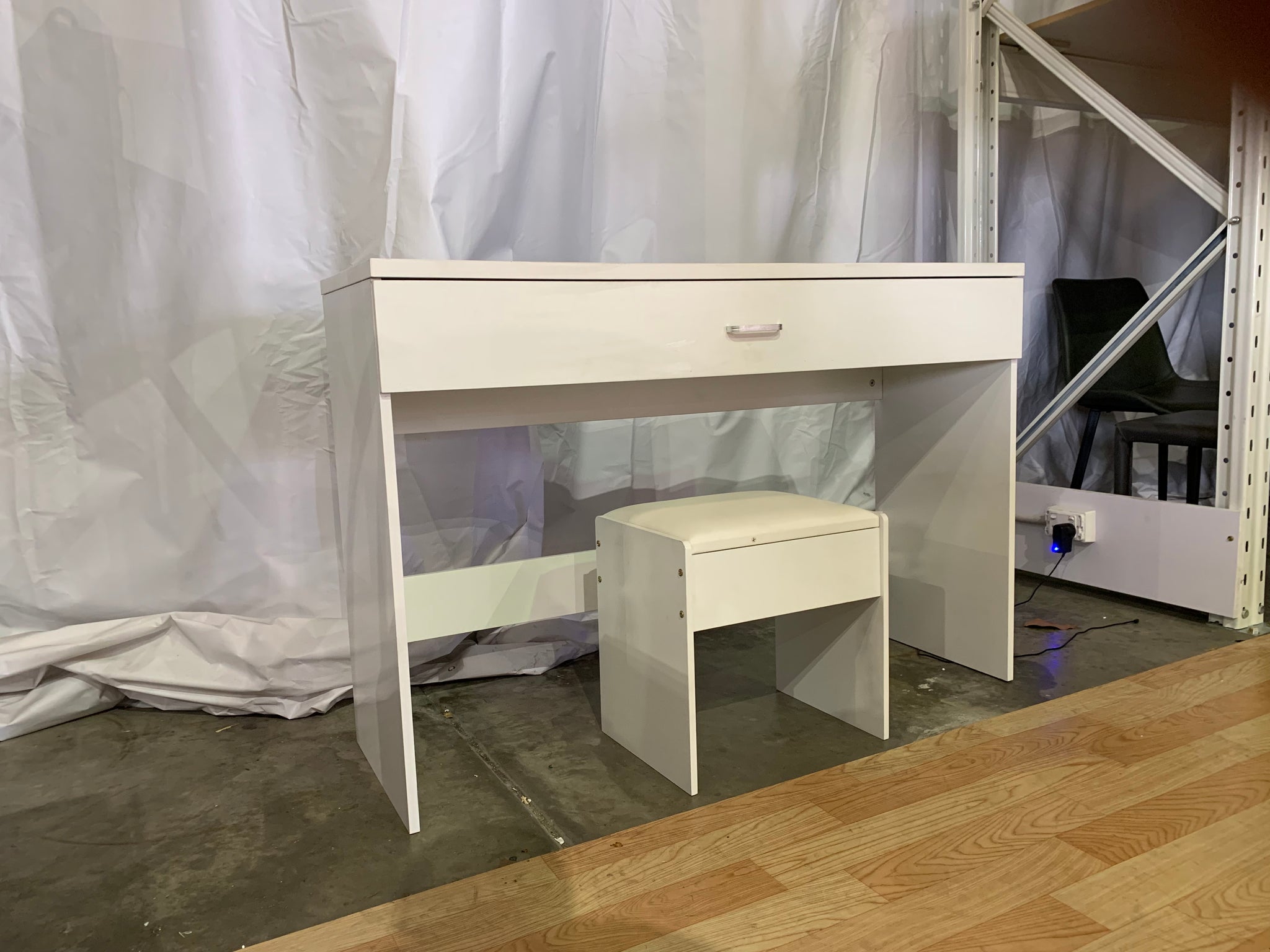 WHITE MAKE-UP DRESSER TABLE WITH DRAWER & PULL OUT CHAIR KL-DS02