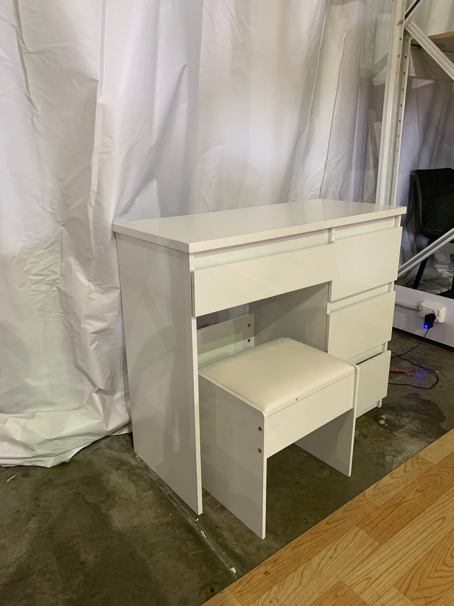 20% off (Brisbane only) WHITE MAKE-UP DRESSER TABLE WITH LED MIRROR WITH DRAWERS & PULL OUT CHAIR KLDS05