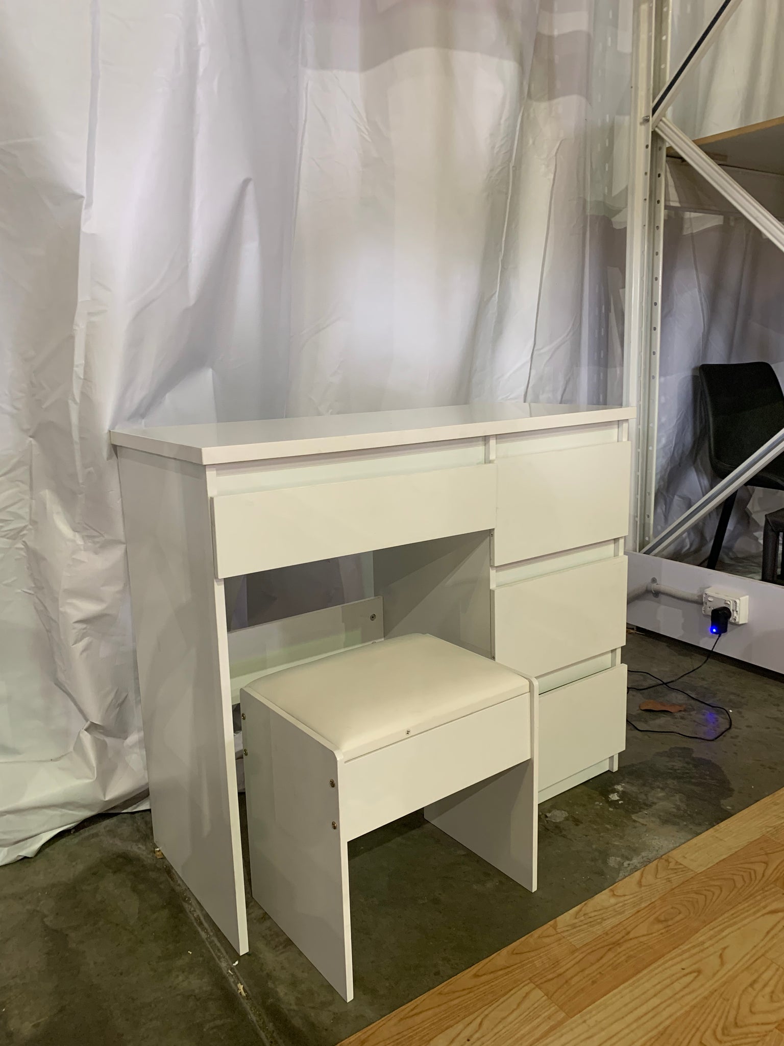 20% off (Brisbane only) WHITE MAKE-UP DRESSER TABLE WITH LED MIRROR WITH DRAWERS & PULL OUT CHAIR KLDS05