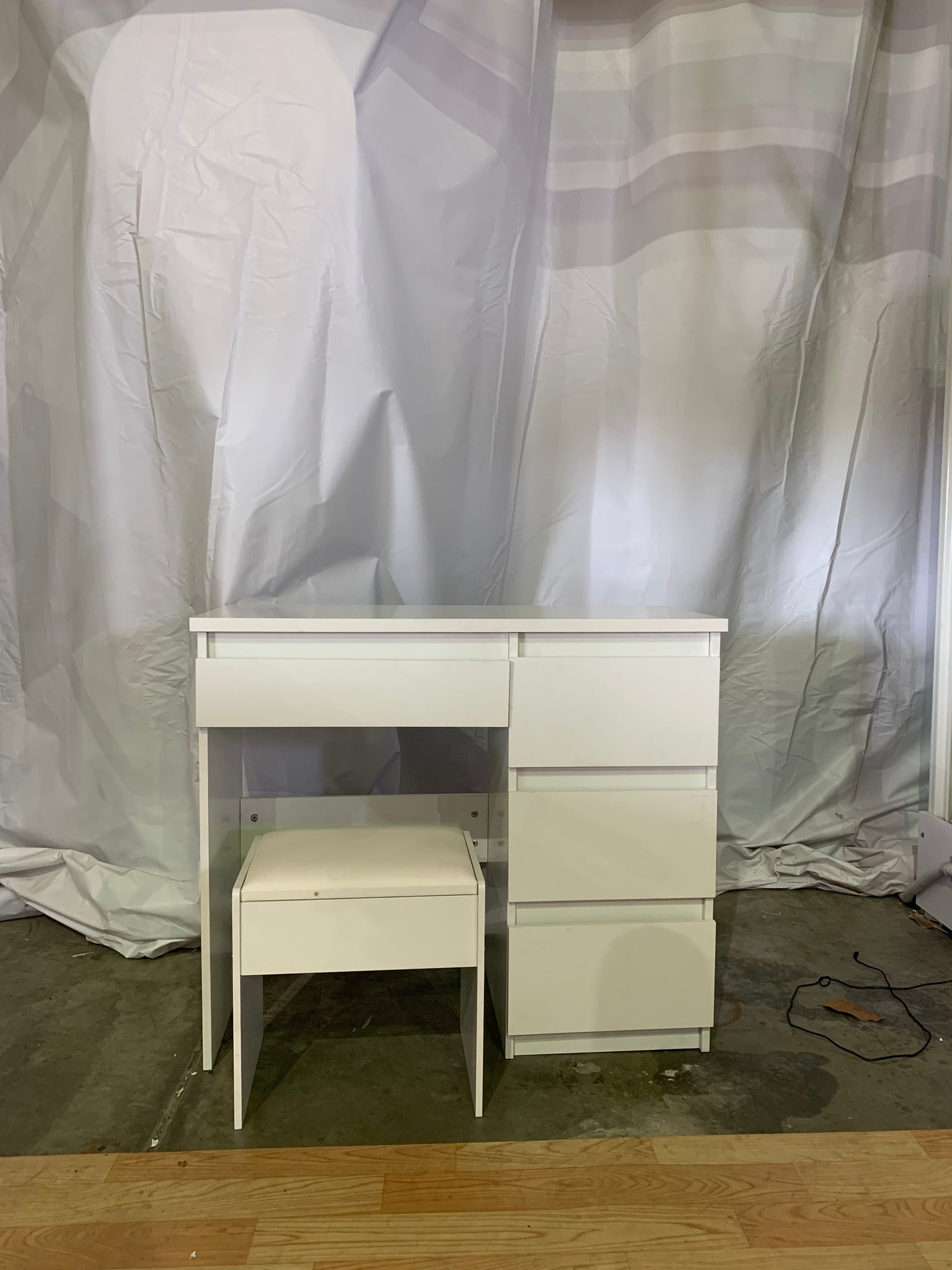 20% off (Brisbane only) WHITE MAKE-UP DRESSER TABLE WITH LED MIRROR WITH DRAWERS & PULL OUT CHAIR KLDS05