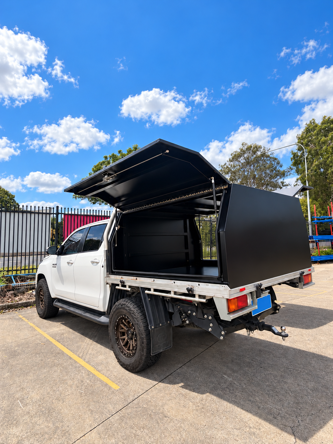 1800 × 1770 × 850mm Aluminium Ute Canopy – Black