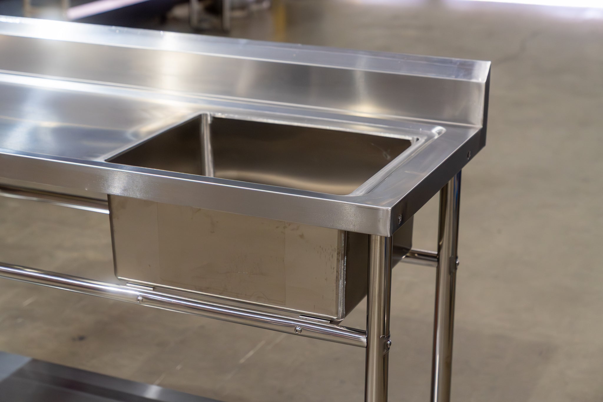 (BRISBANE ONLY) 1500mmW X 600mm D X 900mm H Single Right Stainless Steel Commerical Kitchen Sink With 120mm Splashback