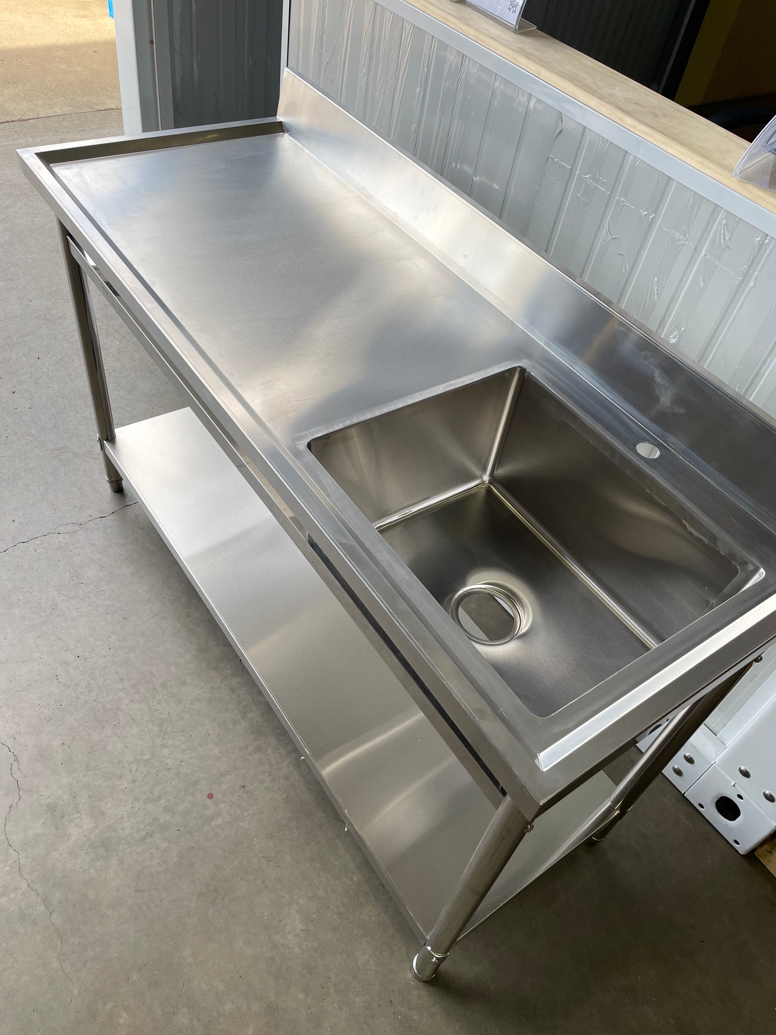 (BRISBANE & SYDNEY ONLY) 1500mmW X 600mm D X 900mm H Single Right Stainless Sink With 120mm Splashback