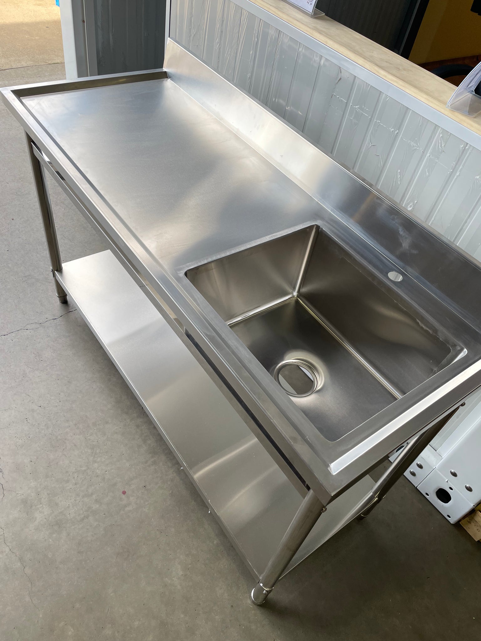 (BRISBANE & SYDNEY ONLY) 1500mmW X 600mm D X 900mm H Single Right Stainless Sink With 120mm Splashback