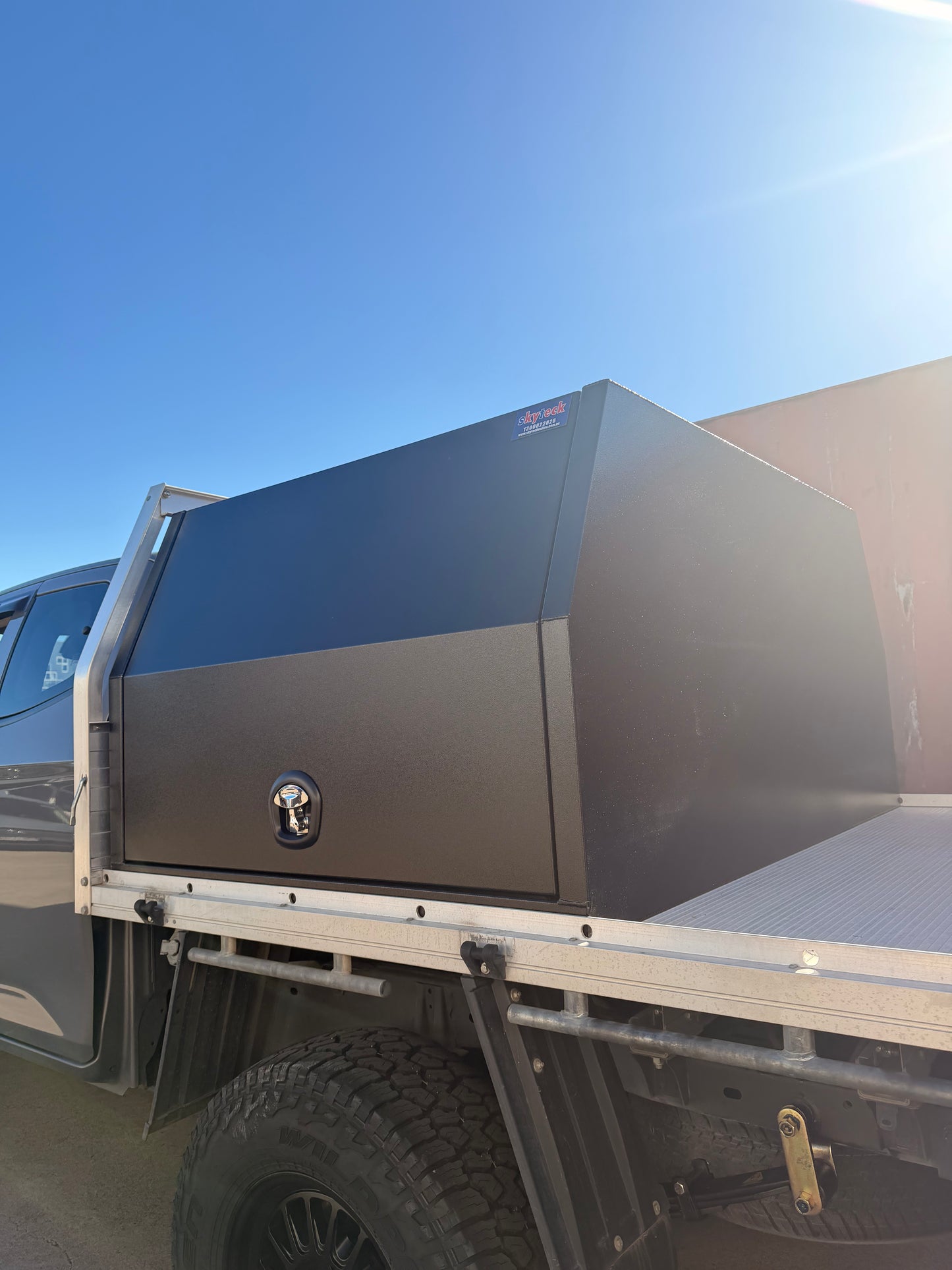 1500 × 1770 × 850mm Aluminium Ute Canopy – Black