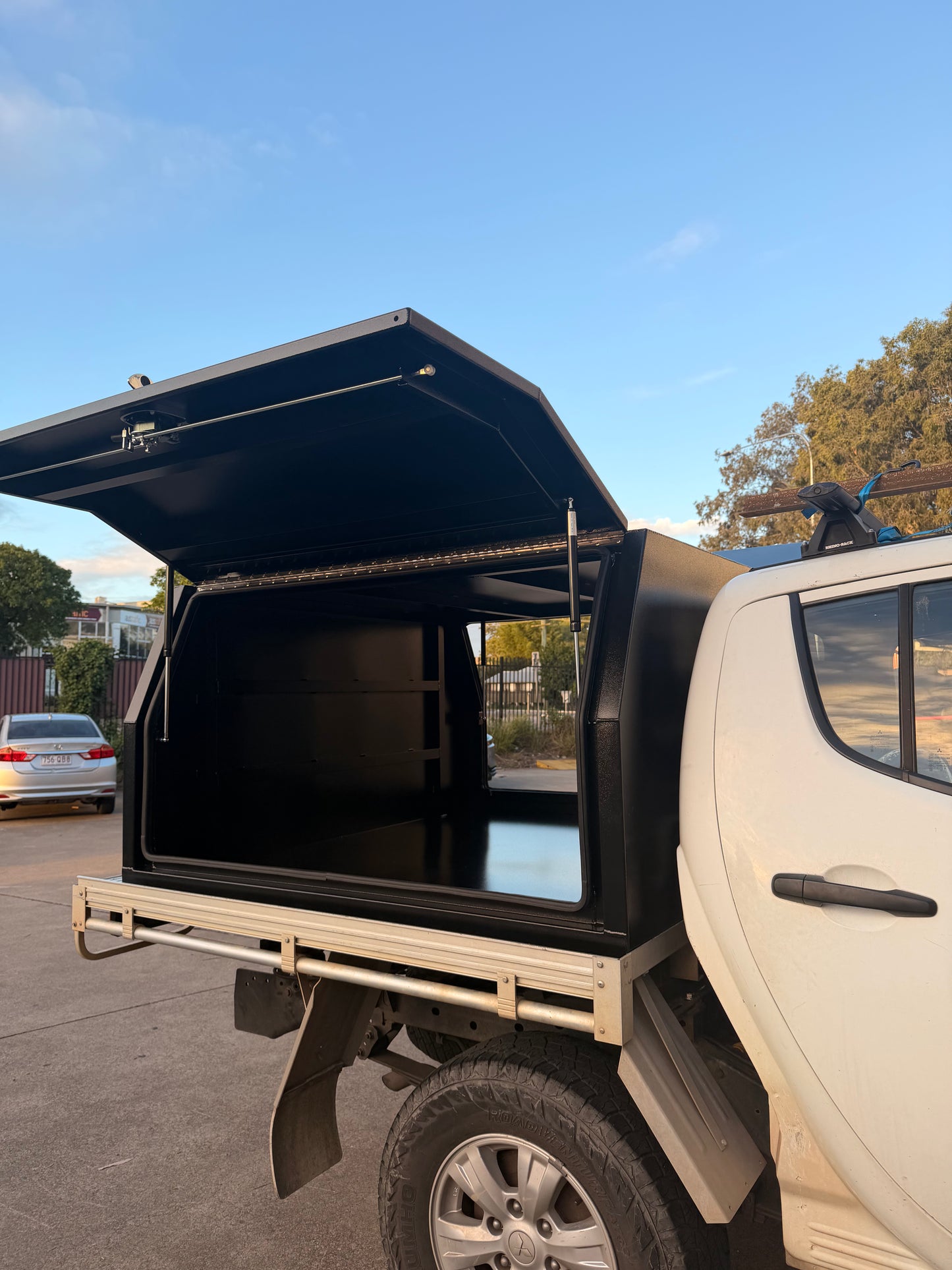 1500 × 1770 × 850mm Aluminium Ute Canopy – Black