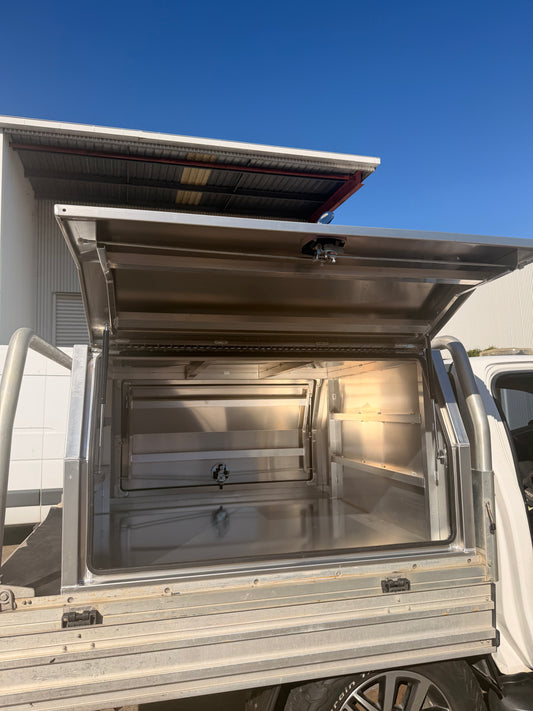 1500 × 1770 × 850mm Aluminium Ute Canopy – Silver