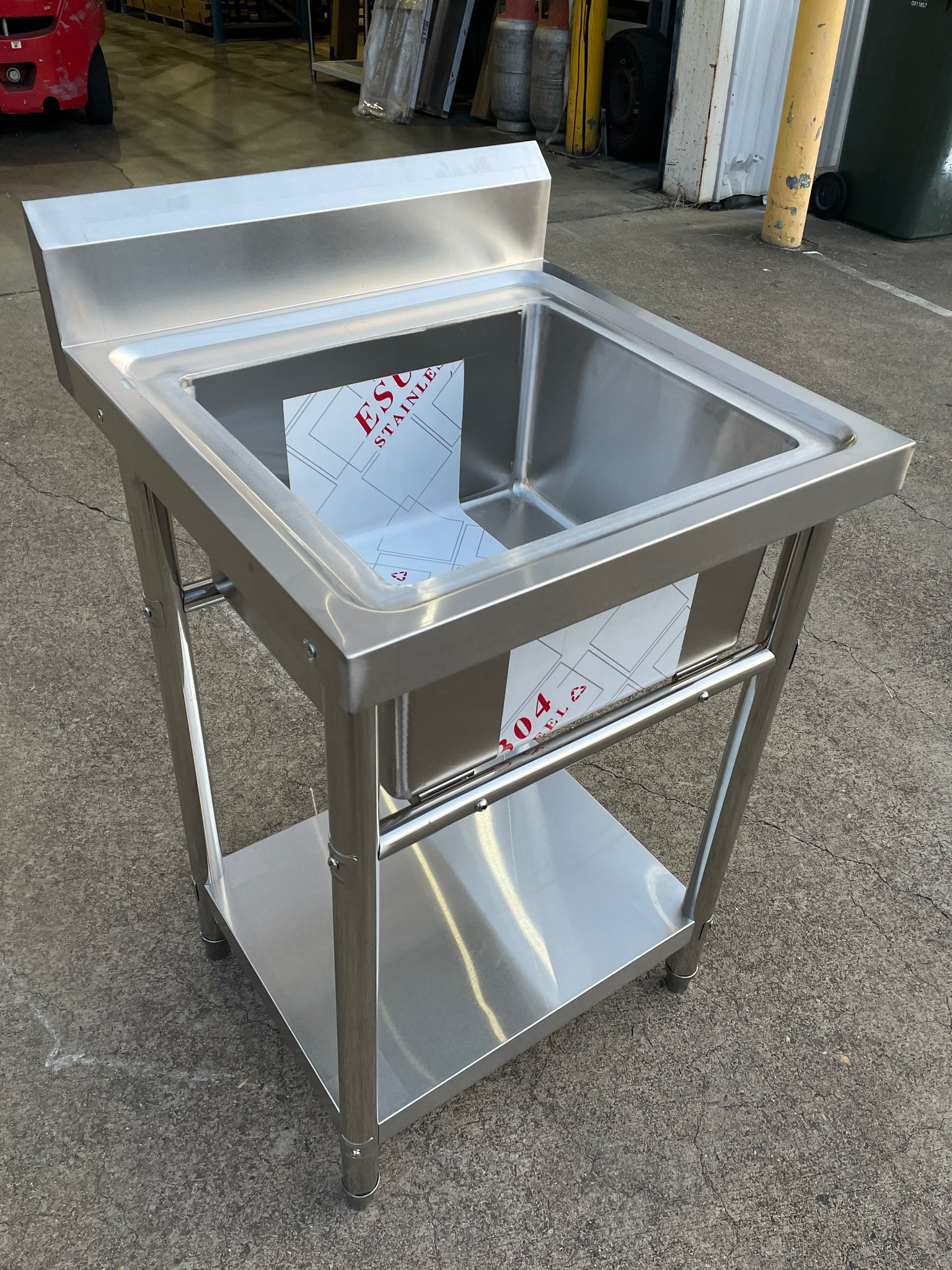 600W X 600 D X 900 H Single Center Stainless Steel Commerical Kitchen Sink With 120mm Splashback