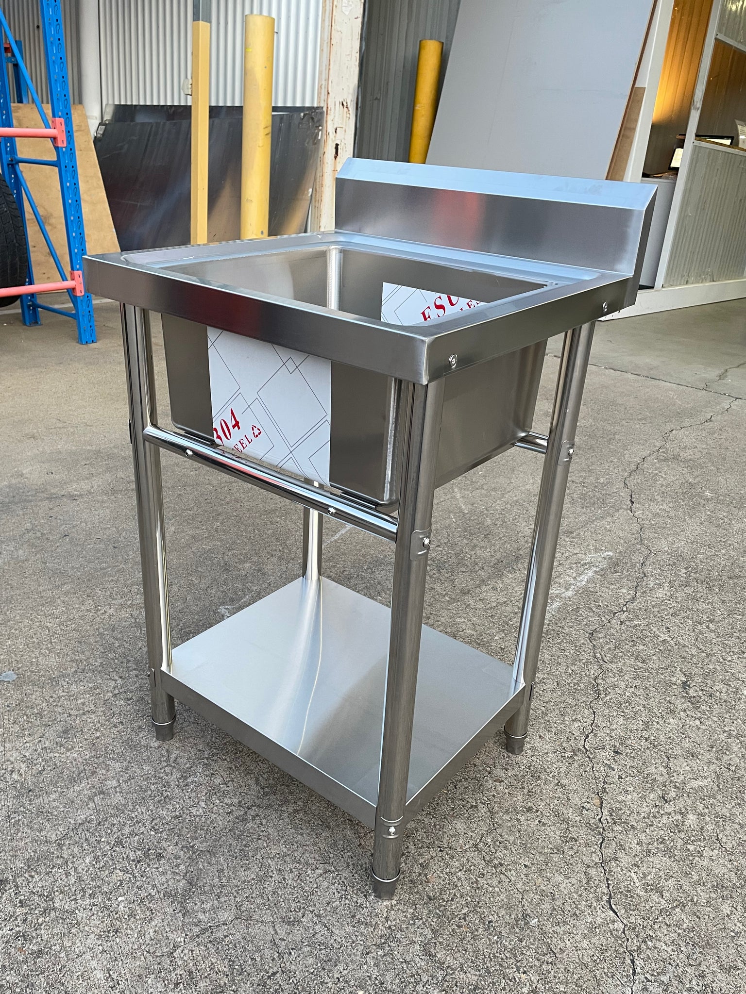 600W X 600 D X 900 H Single Center Stainless Steel Commerical Kitchen Sink With 120mm Splashback
