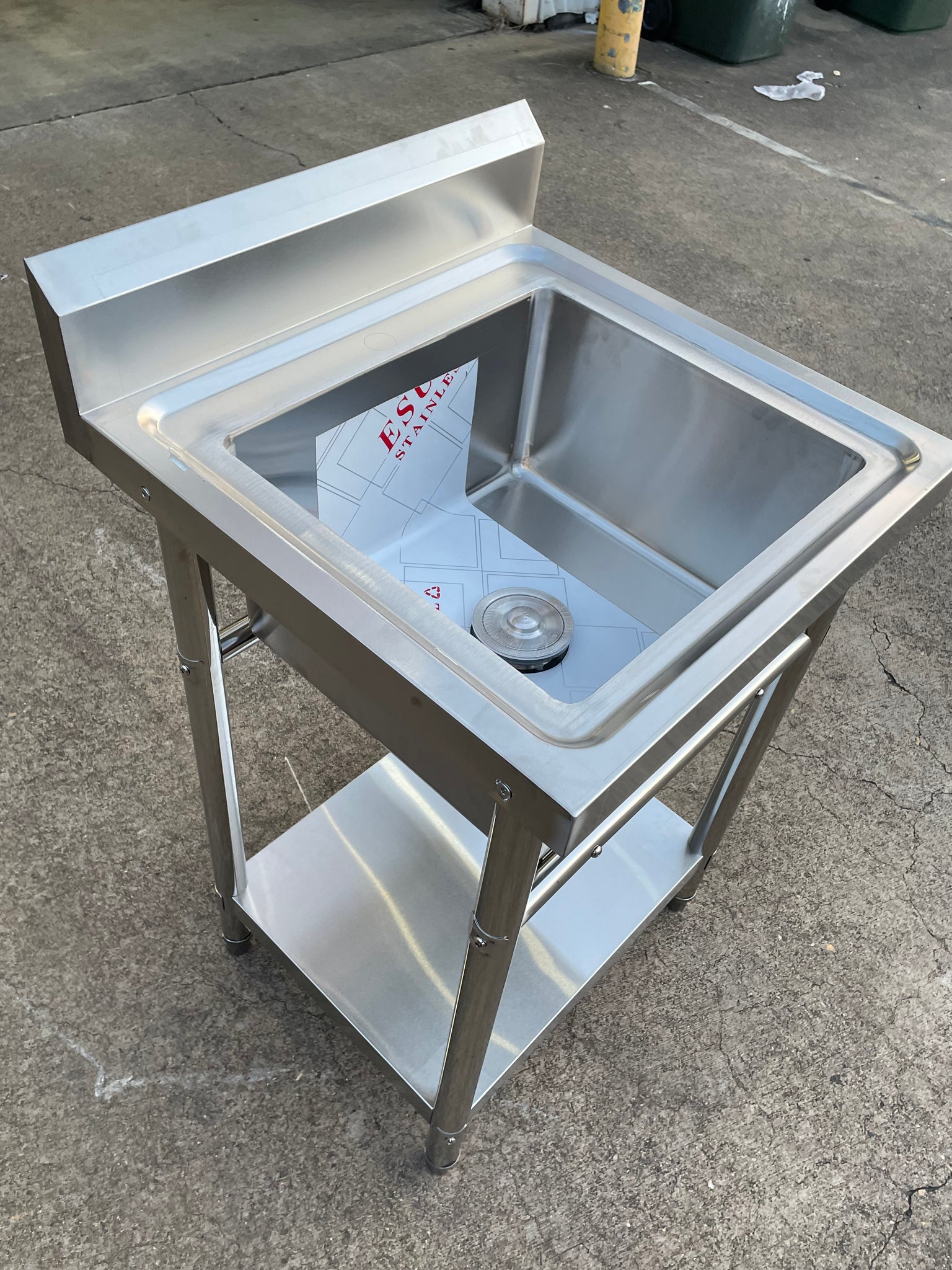 600W X 600 D X 900 H Single Center Stainless Steel Commerical Kitchen Sink With 120mm Splashback