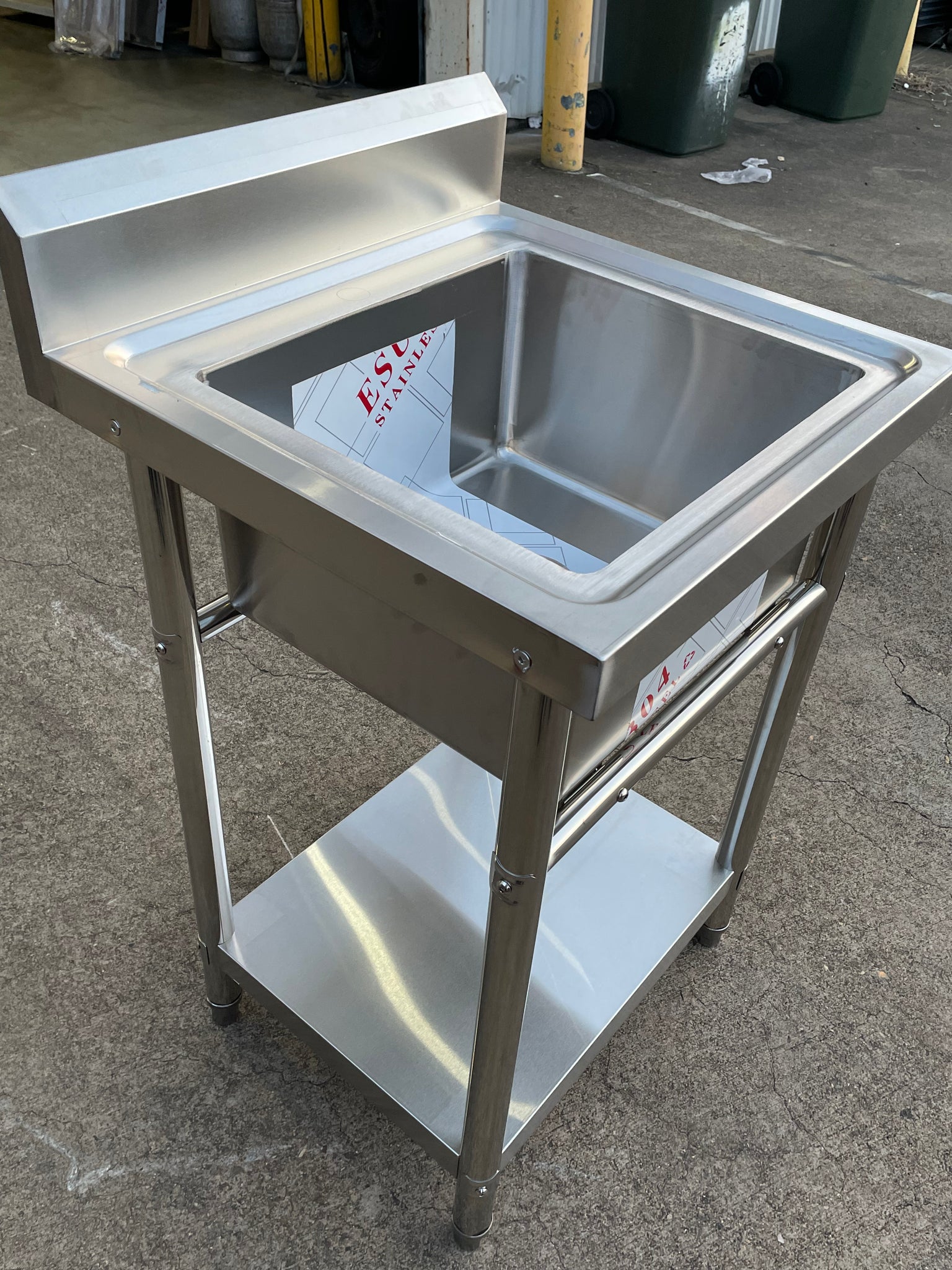 600W X 600 D X 900 H Single Center Stainless Steel Commerical Kitchen Sink With 120mm Splashback