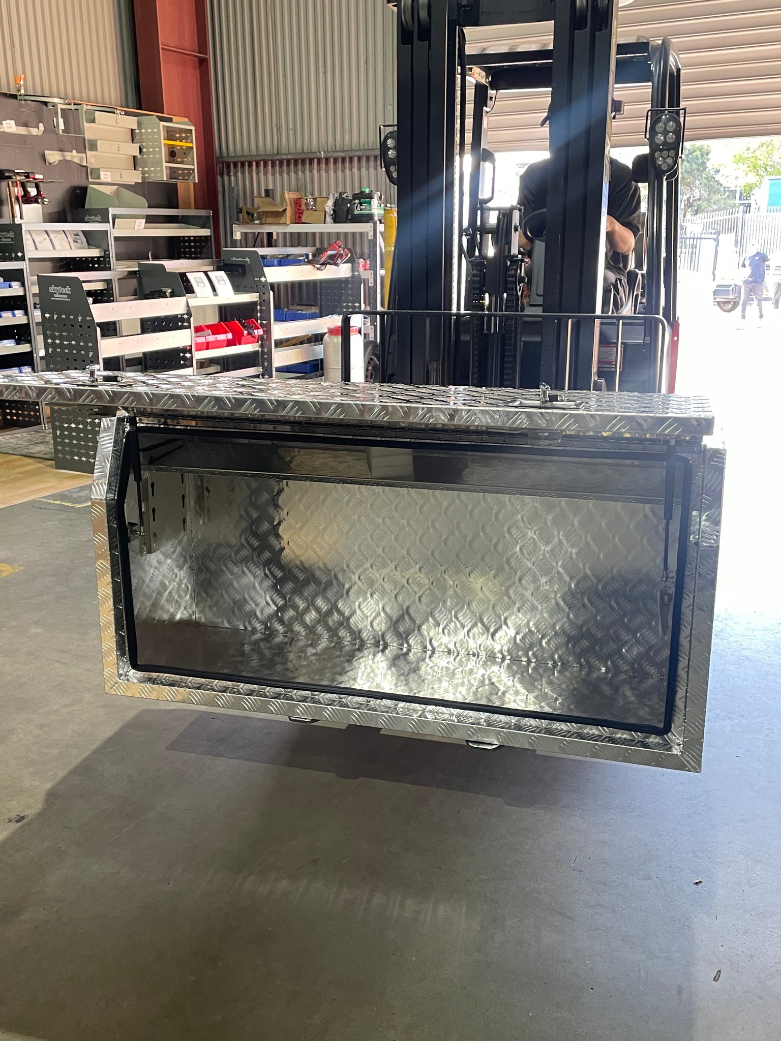 (Full Open) 170cm(L) x 50cm(D) x 70cm(H) Aluminum Checkerplate Tool Box for UTE & Trailer Storage (Sliver)