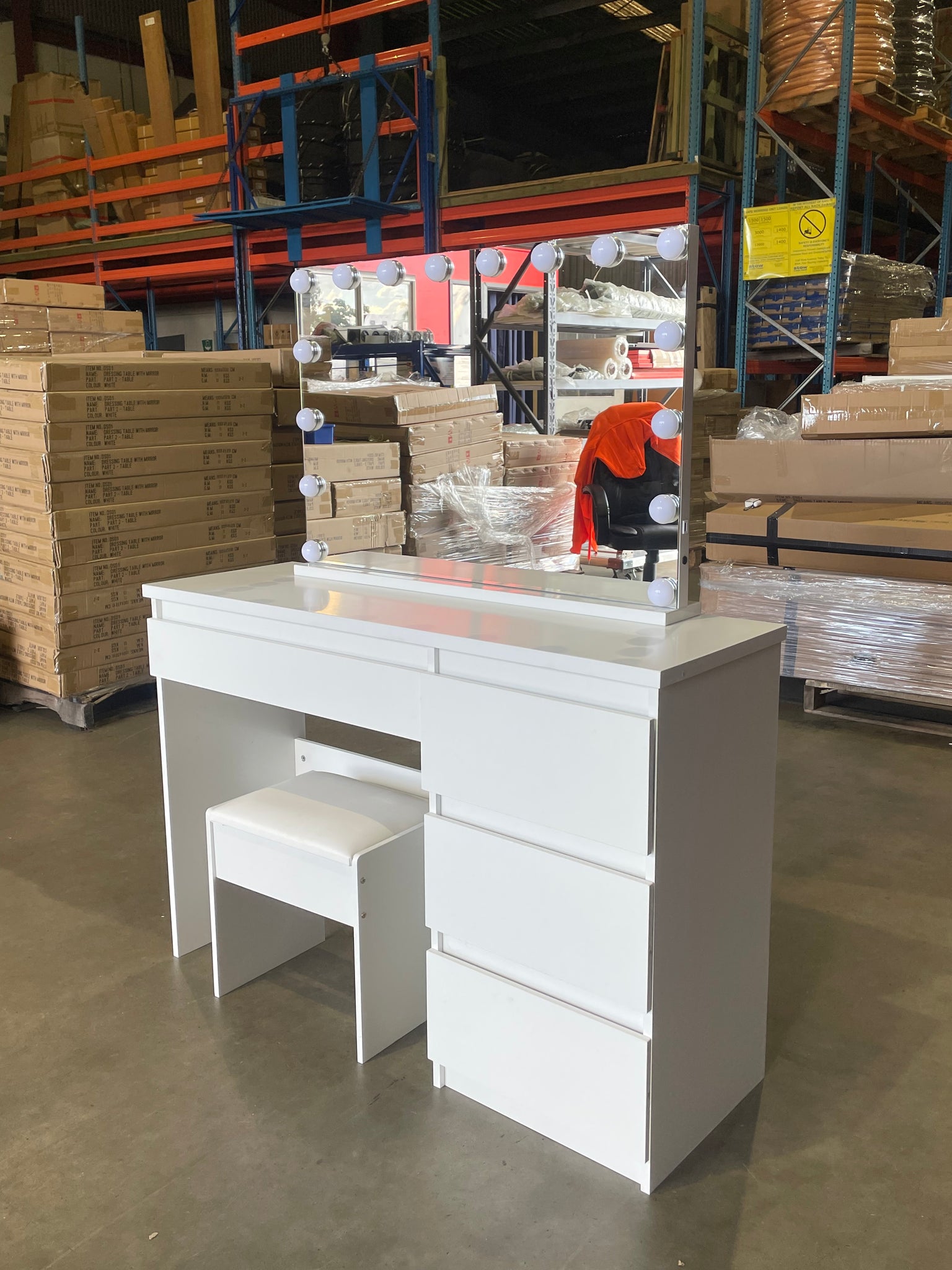 WHITE MAKE-UP DRESSER TABLE WITH LED MIRROR WITH DRAWERS & PULL OUT CHAIR KL-DS04