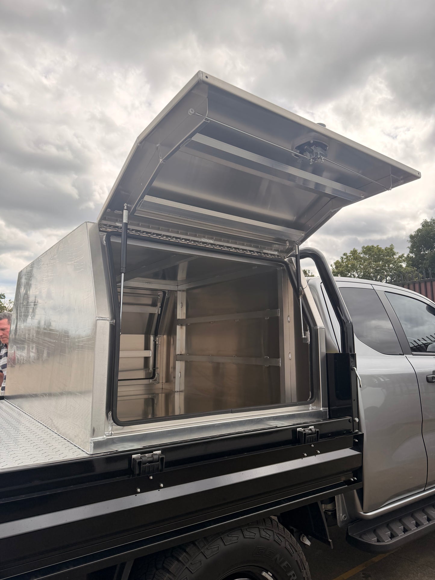 1200 × 1770 × 850mm Aluminium Ute Canopy – Silver