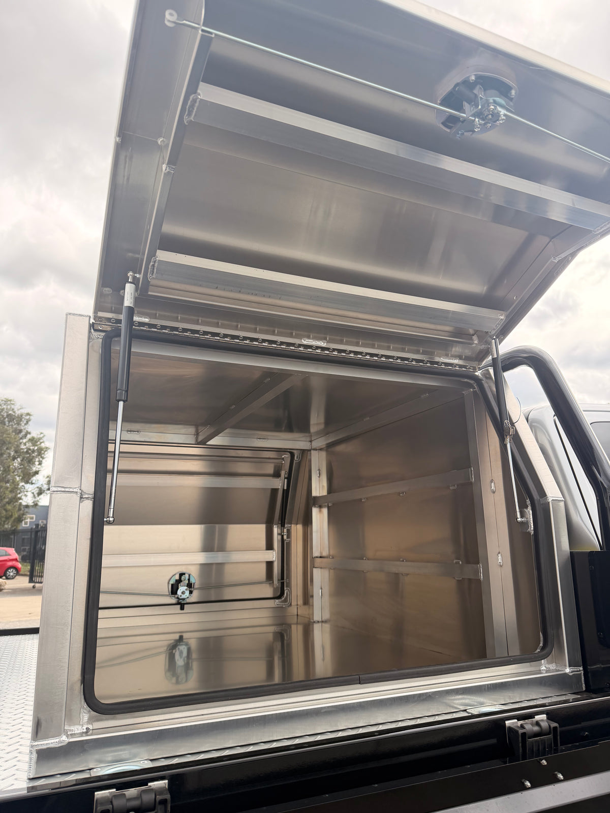 1200 × 1770 × 850mm Aluminium Ute Canopy – Silver