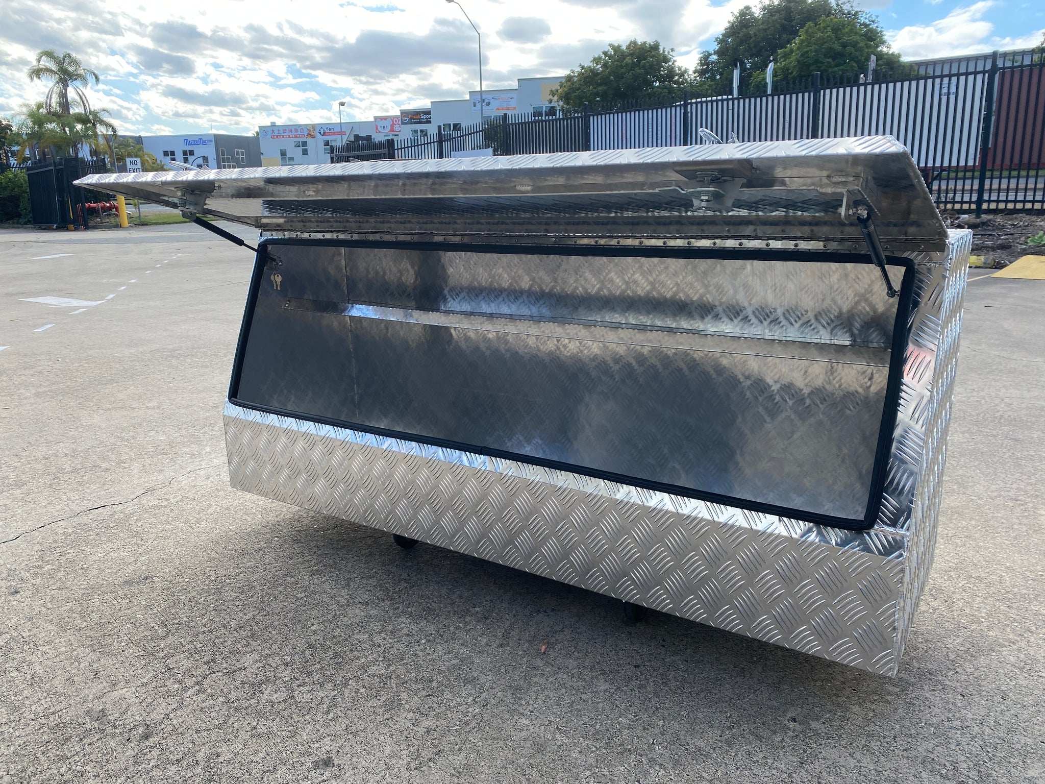 170CM Aluminum Checkerplate Tool Box for UTE & Trailer Storage (Sliver)